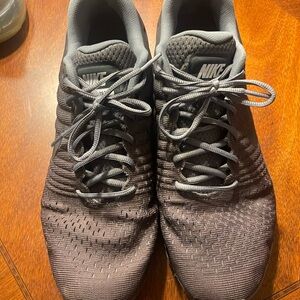 Nike Air Max Gray Athletic Shoes with Breathable Mesh and Low-Top Design